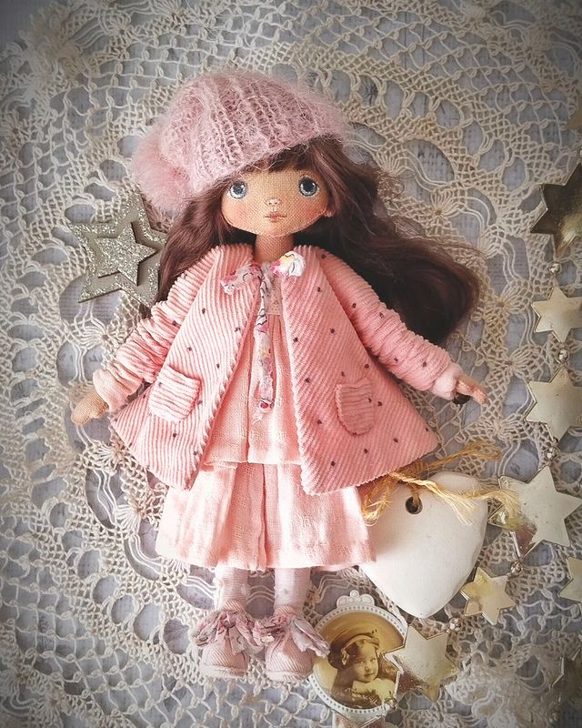 fenikidolls в LOOKY. #fenikidolls,#текстильнаякукла,#куклавподарок,#ручнаяработа,#кукларучнойработы,#куклаизткани,#подарок. Малышка наконец гото...