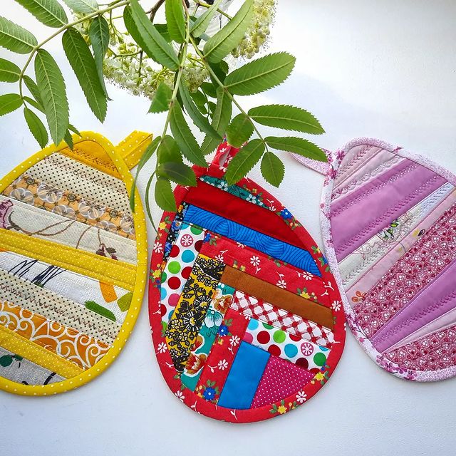 tanyasubb в LOOKY. #quilting,#quilts,#quilt,#quiltsofinstagram,#kostroma,#quiltshow,#авторскаяработа,#patchworkquilt,#шьюсама,#modernquilts,#quilted,#ручнаяработа,#slowsewing,#instagramrussia,#эксклюзив,#хэндмэйд,#рукоделиедлядома,#салфетки,#patchwork. Новые прихватки и по...