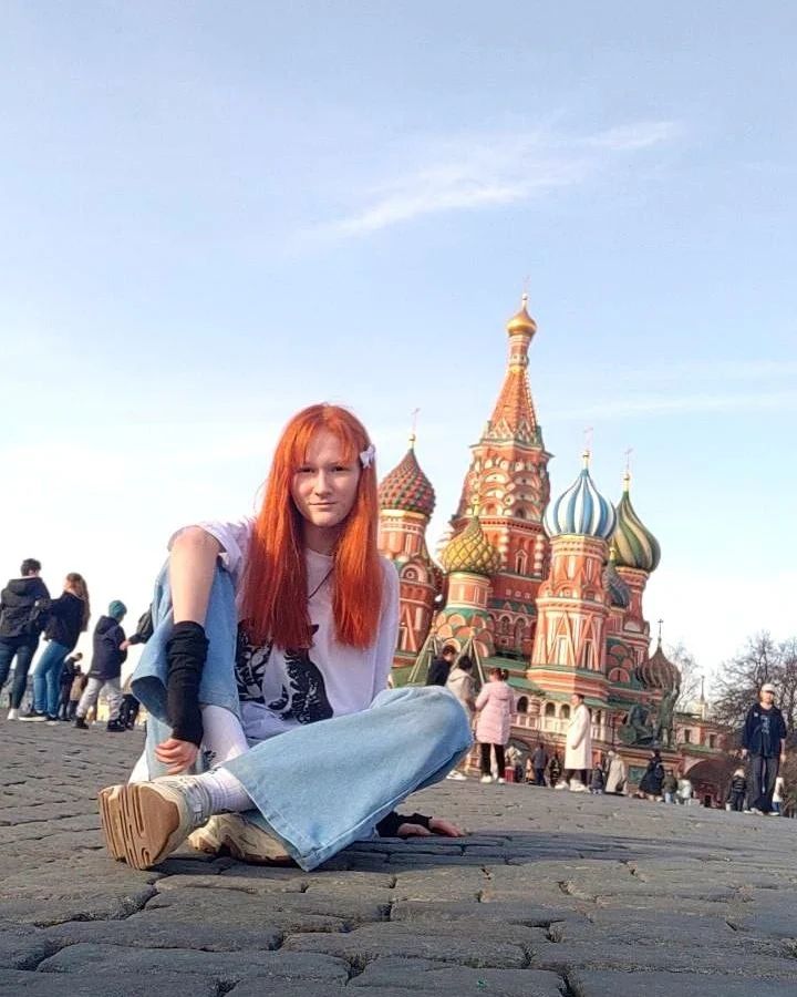 kontata.a in LOOKY. #redsquare. #redsquare