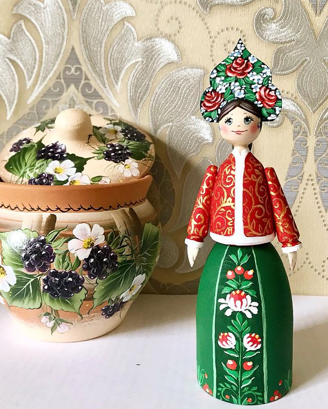 rus__art в LOOKY. #лето#весна#май#барышня#русскаякрасавица#русскаякрасота#русскаякраса#народныепромыслы#мояроссия#русскийстиль#русскийсувенир#ежевика#летоэтомаленькаяжизнь#подаркиручнойработы#сувенирнаяпродукция#кукла#куколка#русскаямода#россия#русскийкостюм#глинянаяпосуда#посуда#посудаизглины#кокошник#дорогобогато#необычныеподарки#подаркиналюбойвкус#подаркиналюбойпраздник#краскилета#красиво. О! 😃Какая барышня н...