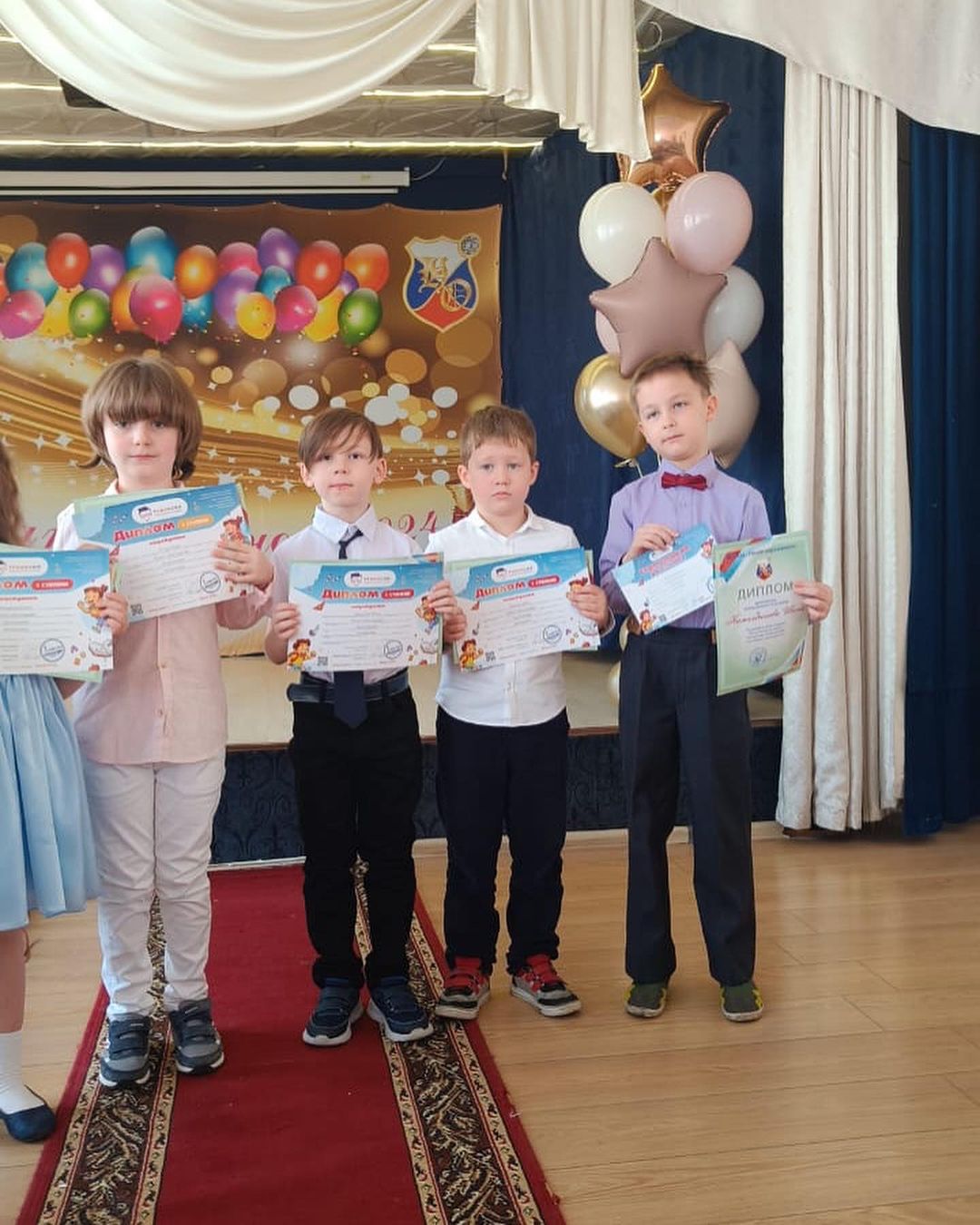 Сразу два выпускника 😅
Красавцы