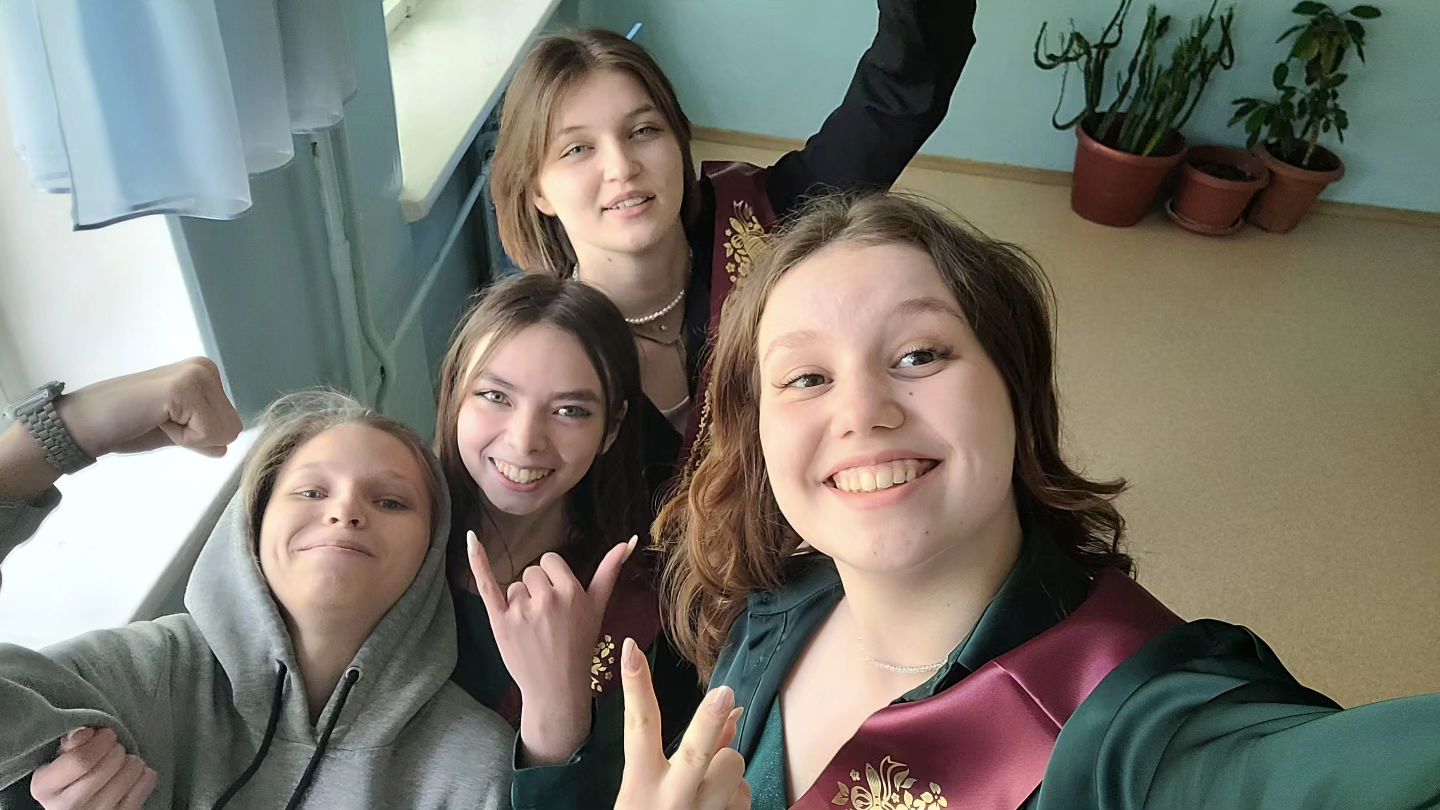 arinaaa_gamer in LOOKY. . Выпускной❤️
Немного ...