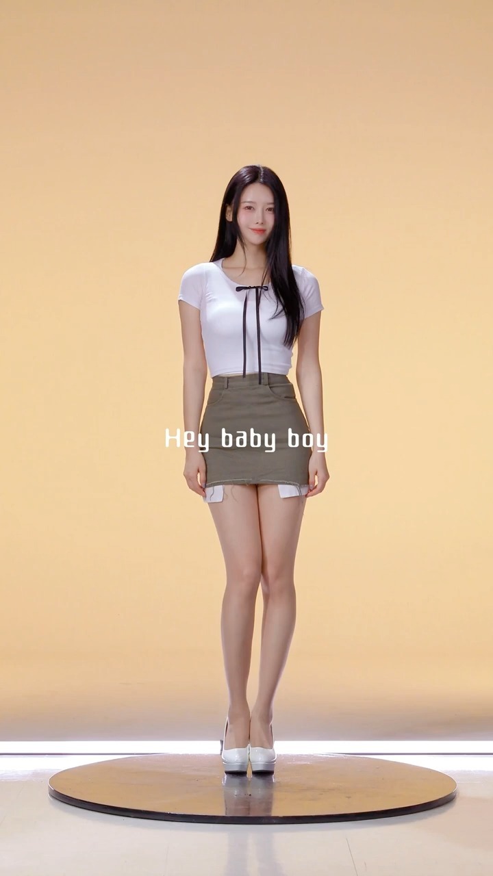 leea_dol в LOOKY. #Girls,#Girl,#dance,#korea,#like,#video,#nicetime,#love,#kpop,#kpopstyle. 위아래 위위아래 전설의 역주행곡 하니...