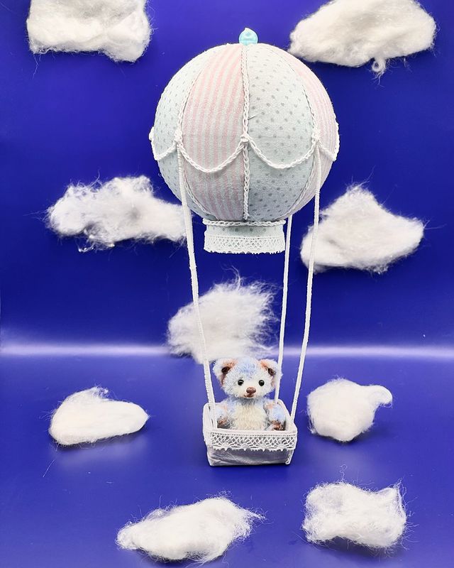 art_sweet.lana.te9ps1k in LOOKY. #вязаннаяигрушка,#вязаннаяминиатюра,#miniature,#minitoys. Мини мишутка на возд...