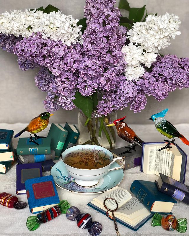 shanni999 в LOOKY. #сирень💜,#птички,#стариныйфарфор,#paragon,#antique_r_us,#teatimepoetry,#teatimemagazine,#vintageteatimetuesday,#still_life_gallery,#stilllife_perfection,#tv_retro,#creative_cups,#naughtyteas,#jj_teatime,#jj_coffeetime,#flowersmarkethehome,#loves_vintage. Мало мне сирени было...