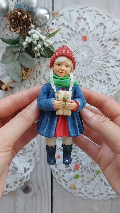 stanislava_vorobyeva in LOOKY. #ватныечеловечки,#ватныеигрушки,#новогоднийдекор,#cottonspun,#новыйгод,#елочнаяигрушка,#куклаизваты,#изваты. Ватная игрушка на ёл...