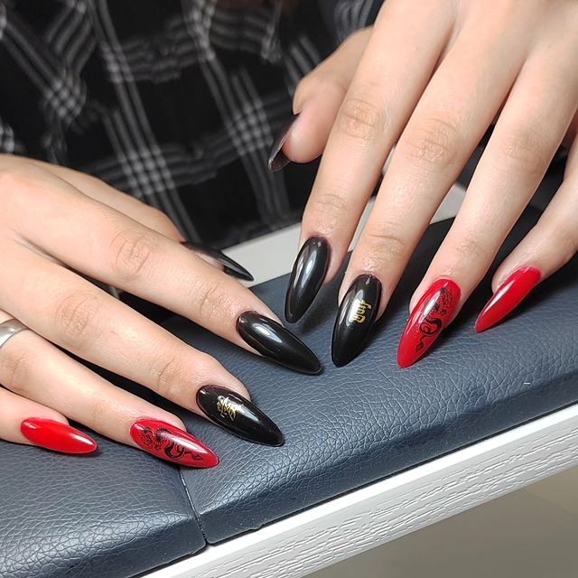 crilac_nail в LOOKY. #маникюрчик#наращиваниеногтей#❤️🖤❤️. #маникюрчик#наращива...