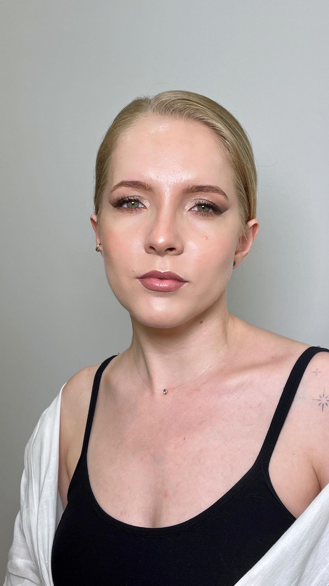 elvira_makeup35 в LOOKY. #макияж,#макияжвологда,#визажиствологда,#makeup,#colormakeup,#вологда,#трендовыймакияж,#тренды,#макияждопосле,#идеядлямакияжа,#растушеваннаястрелка,#свадебный,#свадебныймакияж,#макияждлясебя,#макияждлясебявологда,#тренды,#top,#рекомендации,#укладка,#волосывологда. Это либо гениально, ...