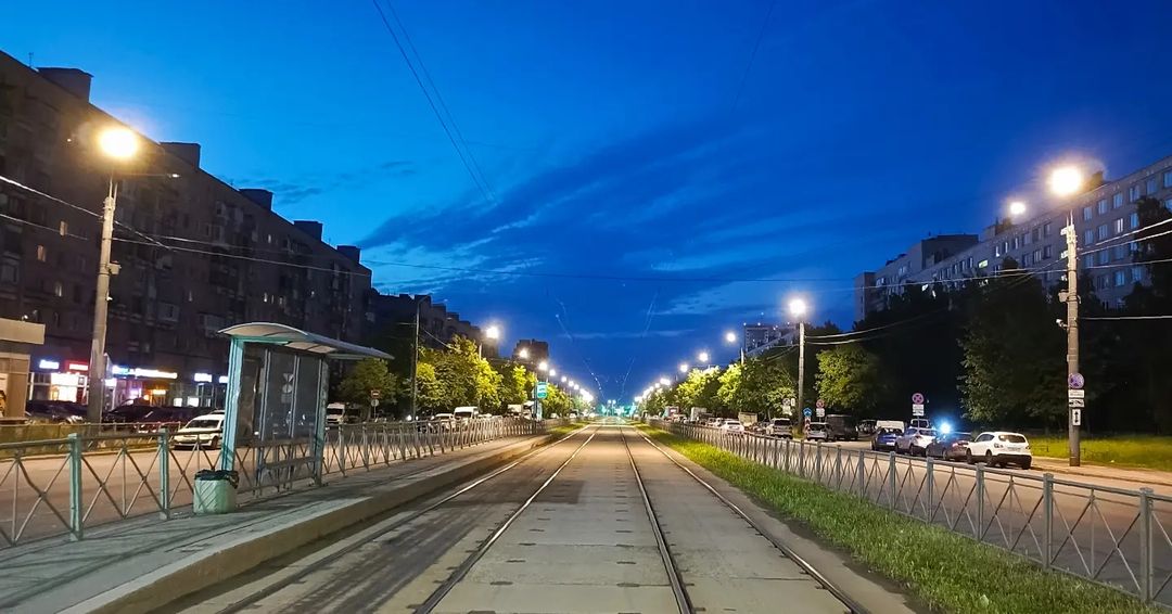 Ночь над Купчино.

Первое и второе фото - улица Димитрова на перекрёстке с улицей Будапештской.

Третье фото - улица Будапештская от улицы Малая Каштановая в сторону проспекта Славы.

#мои_фото_shurina_tin 
#Санкт-Петербург
#санктпетербург 
#ночь 
#ночнойгород 
#синеенебо 
#ночнойпетербург 
#ночнойпитер 
#ночныеогни 
#огниночногогорода 
#Питер
#питер 
#santpetersburg 
#piter 
#bluesky 
#nightlight
#nightcitylights
#nightcity
#night