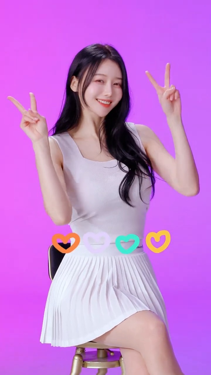 leea_dol в LOOKY. #Girls,#Girl,#dance,#korea,#like,#video,#nicetime,#love,#kpop,#kpopstyle. 손댄스라 앉아서 씰룩쌜룩 
.
.
....