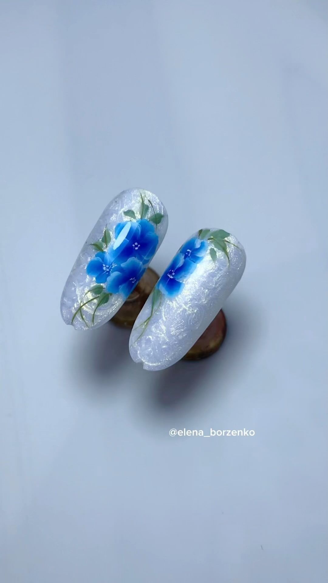 elena_borzenko_ в LOOKY. #ногти,#дизайнногтей,#китайскаяроспись,#плоскаякисть,#китайкананогтях. Голубые цветы. Плоск...
