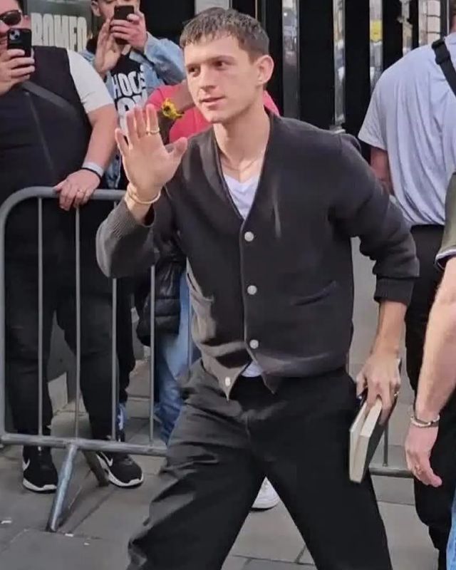 fan_tom_holland1996 в LOOKY. #tomholland,#tomholland2022,#tomholland2013,#tomhollandedit,#tomhollandfans,#tomhollandsmile,#tomhollandfan,#tomholland1996,#tomhollandhandsome,#tomhollandhot,#tomhollandcute,#tomhollandcutie,#tomhollandedits,#tomholland2023,#tomhollandfunny,#tomhollandfanpage,#tomhollandcurls,#tomhollandsweet. Handsome 😍

#tomhol...