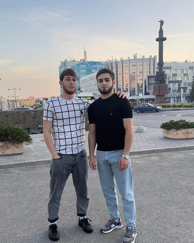 stalker_arsanukaev в LOOKY. . Brothers