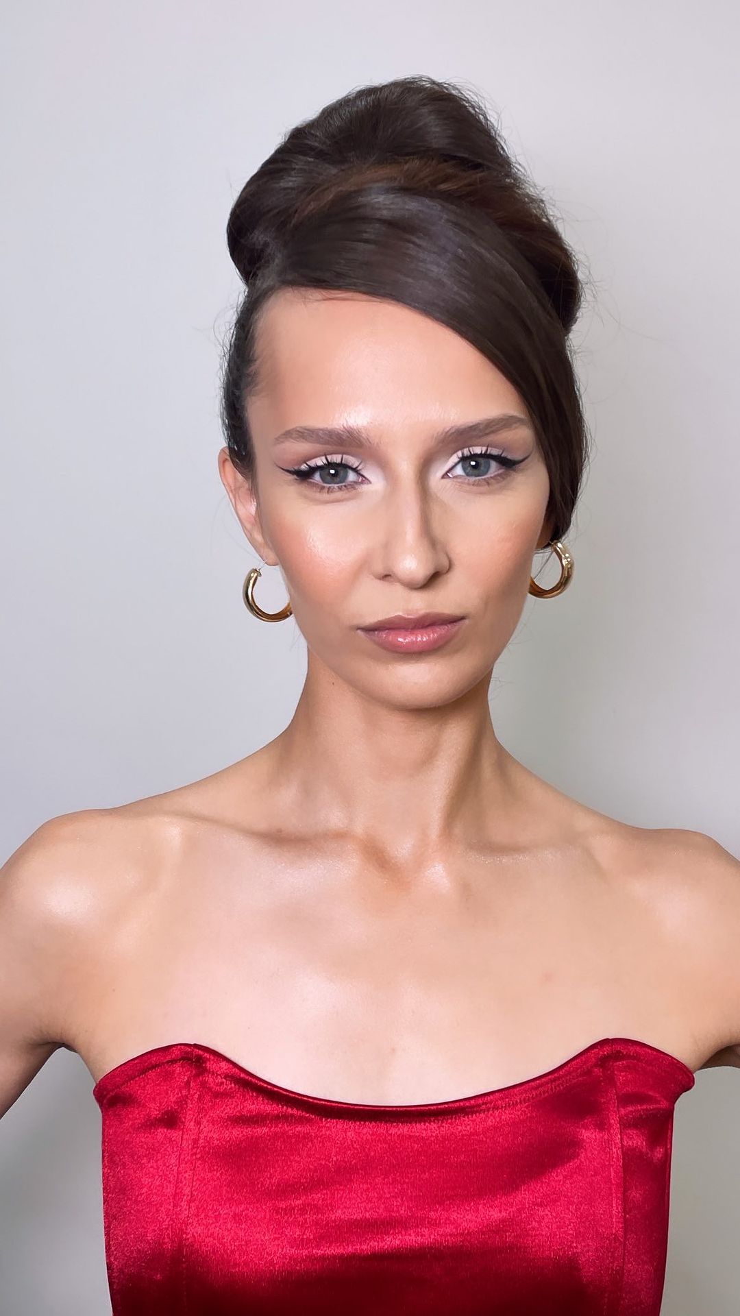 elvira_makeup35 в LOOKY. #макияж,#макияжвологда,#визажиствологда,#makeup,#colormakeup,#вологда,#трендовыймакияж,#тренды,#макияждопосле,#идеядлямакияжа,#растушеваннаястрелка,#свадебный,#свадебныймакияж,#макияждлясебя,#макияждлясебявологда,#тренды,#top,#рекомендации,#укладка,#волосывологда. Что-то на Белла Хади...