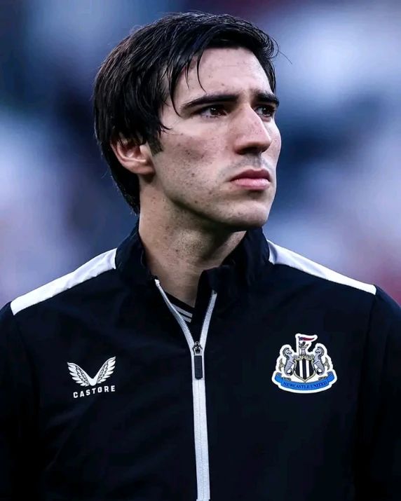 r tli  rl в LOOKY. #tonali,#sandrotonali,#newcastleunited,#premierleague. Happy sunday everyon...