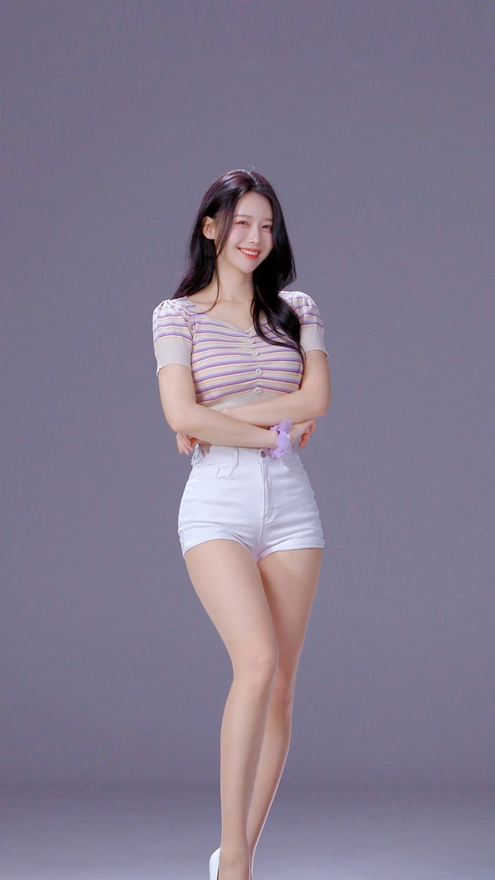 leea_dol в LOOKY. #Girls,#Girl,#dance,#korea,#like,#video,#nicetime,#love,#kpop,#kpopstyle. 들어가는 타이밍 놓쳤지만 자연스러운 ...