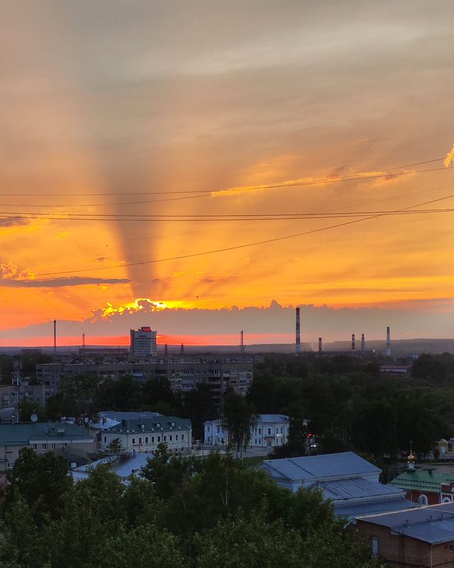 petrov_an в LOOKY. #закат,#закаты,#город,#city,#sunset,#sundown,#dusk,#sunsetphotography,#sunsets,#sunset_pics,#sunsetlovers,#sunsetsky,#sunsets_captures,#глазов,#удмуртия,#glazov,#glazov_onlline. Картинка с обыденным...
