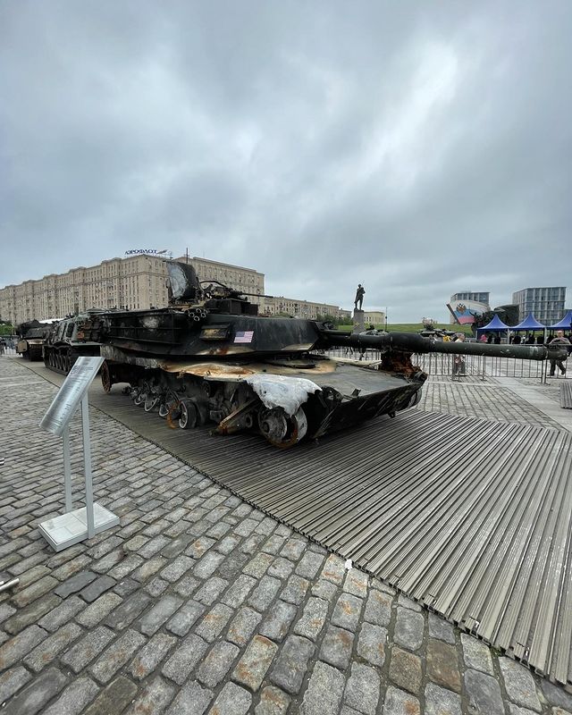 galkindmitri в LOOKY. #абрамс,#леопард,#техника,#трофеи,#победа,#tecnics,#military,#abrams,#leo,#leopard,#victory,#russia,#shotoniphone. Abrams and other mil...