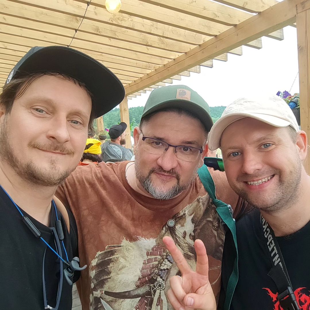 С продюсером Дмитрием Петровым на Дикой Мяте

@petrovdmitrii55  #дикаямята
