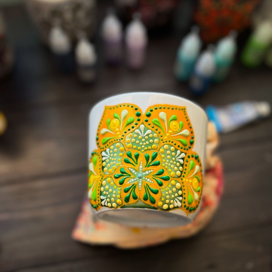 Mandalas aren’t just for plates, walls, or pieces of wood—they can be beautifully featured on mugs too.☕️