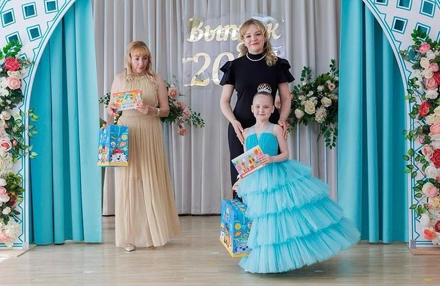 _mini_mary___ в LOOKY. #Екатеринбург#выпускной#лето2024#скоровшколу#скоров1класс📙📚📐📝. Выпускной в детском ...