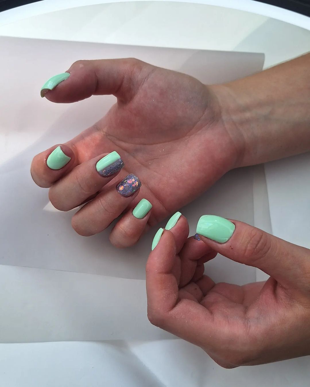 li.nail_vrn