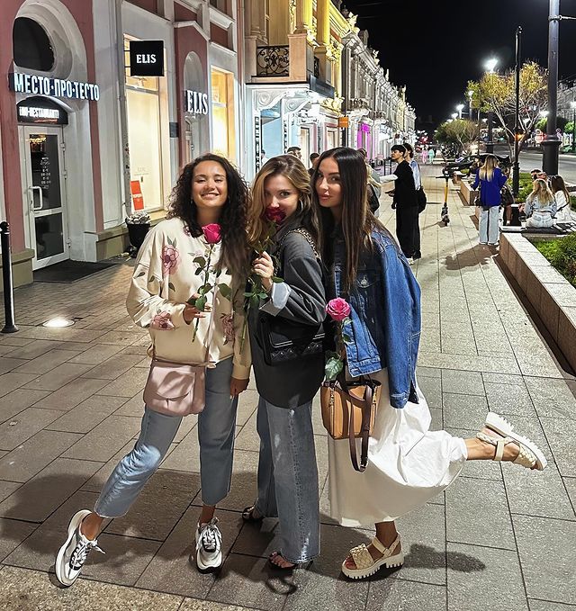 sofiyasukovykh в LOOKY. #прогулка,#мыпрекрасны,#лучшевсех,#подруги,#ясногшибательна,#лето,#город,#цаеты,#девушки,#красивые,#тепло,#нашибезумные,#нетпределасовершенству,#бытьсобой,#люблюподругу,#вечер,#одновино,#пайн,#вечернийпроменад,#житьвкайф,#жизньпрекрасна,#мы,#friends,#берилтжизнивсё,#♥,#живем,#люблюжизнь,#красиво,#. Наши прогулки с @mar...