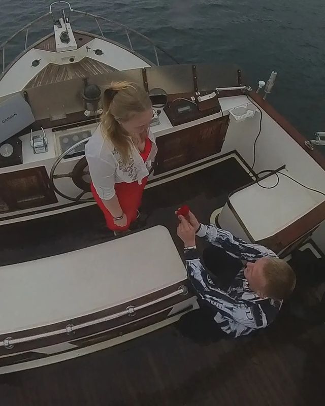 boat_n_rest в LOOKY. . На причал набегает в...