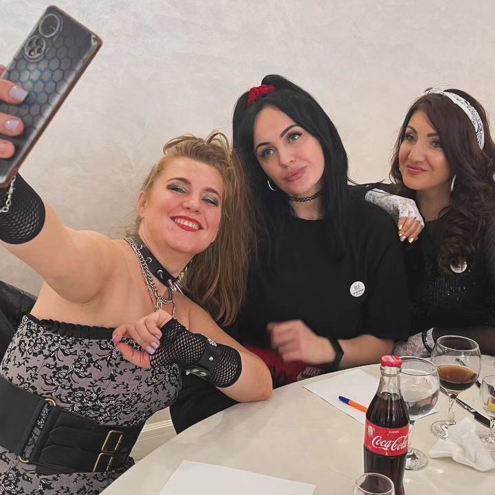 osia_369 в LOOKY — Я на игре @imoms.kurganinsk на вечеринке 90х 🪩
Совместно с 