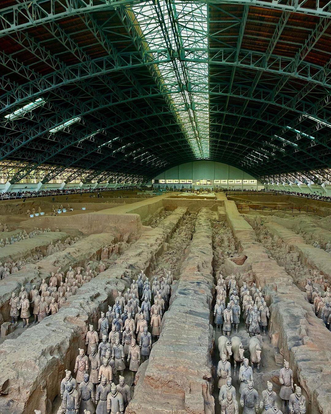 #xian #terrakottaarmee#terrakotta  Terrakotta askerleri Cin imparatoru Qin Shihuangdi ölümden sonra kendisini korumak için 700.000 köleye yaptırılmış