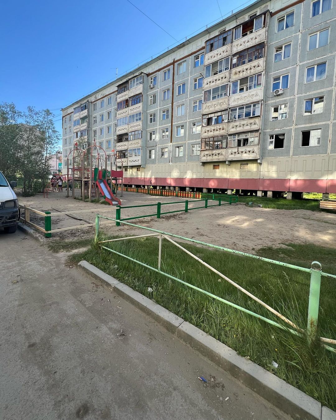 2024 год -год Семьи и детства , а у нас на нашей площадке по Кузьмина 34/2 урезали детскую площадку .Для парковочных  мест думается , а дети пусть на дороге и вдоль дороги играют , гуляют получается ?УК Гагаринский ???