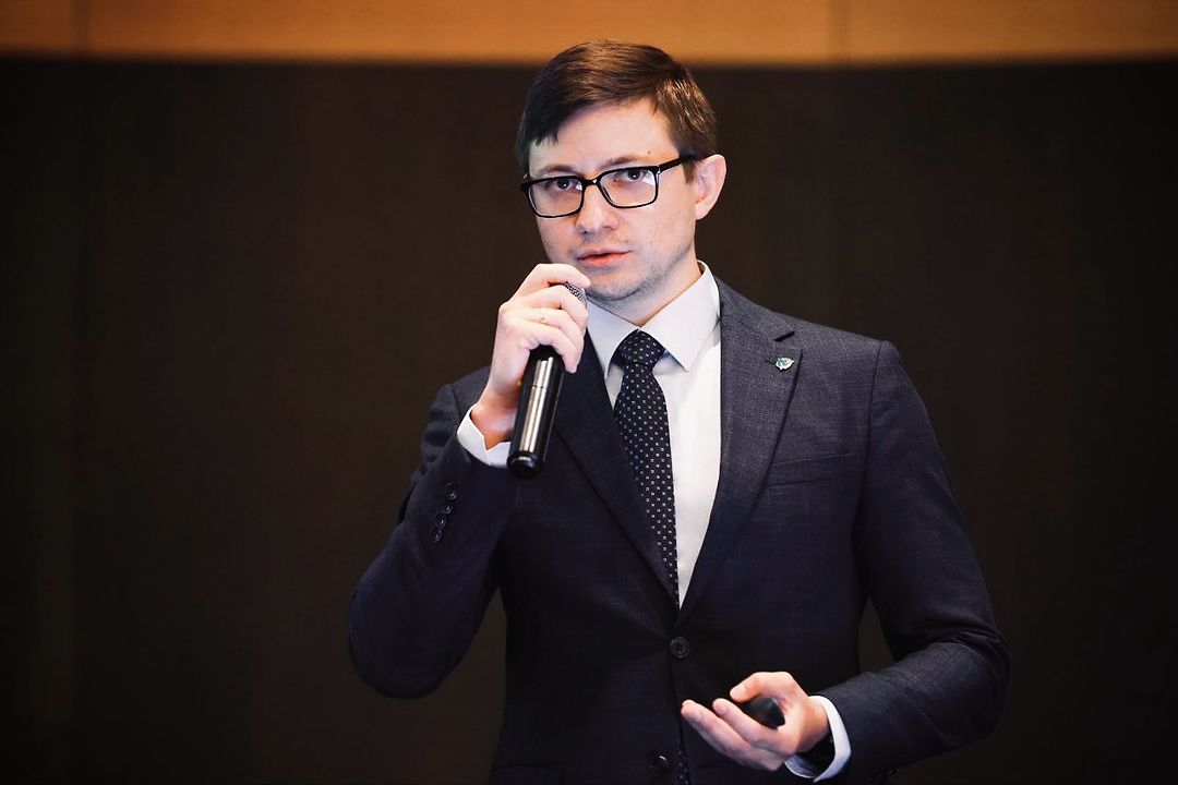 Нет, это не в караоке я тут пою 🎤
Рассказывал на ИТМ’24 в СПб про специальные большие хранилища данных, которые можно использовать в сфере здравоохранения, отдельные, для систем использующих ИИ, не нарушающие работу уже сложившейся архитектуры.
Во многих сферах ИИ развивается стремительно, но в этой сфере это особенно важно! 

Берегите себя, вовремя проходите диспансеризацию 😊🤗