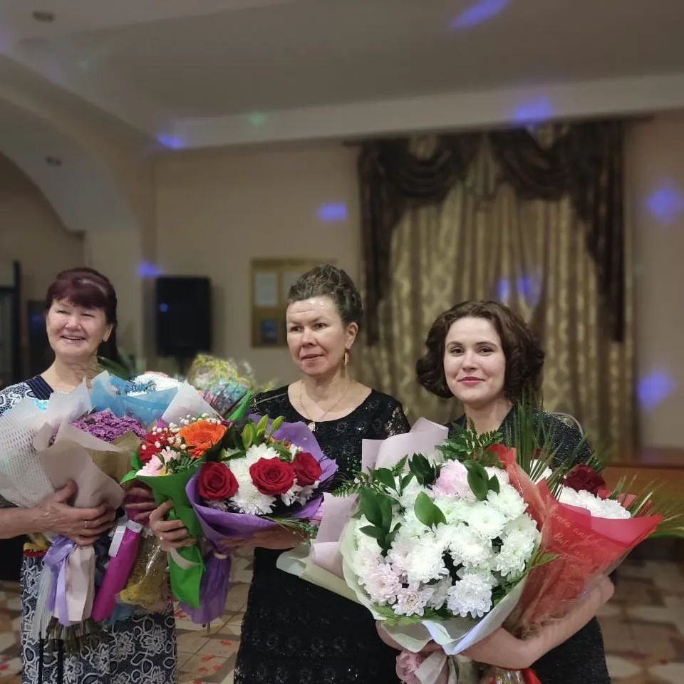 А еще в этом году у нас было очень круто мероприятие😱😱😱🥳🥳🥳
3 юбилея 😱
Бабулечка - 70 лет
Мамуля - 50 лет
И я - 30 лет
И эти 3 даты мы отмечали в один день 🎉🎉 🥳🥳
150 лет на троих😱 это не много и не мало 😍
Но это мы!
И как все говорят мы не выглядем на свои года 😏☺️
Пусть будет так всегда🙏☺️
#семья #юбилей #мы