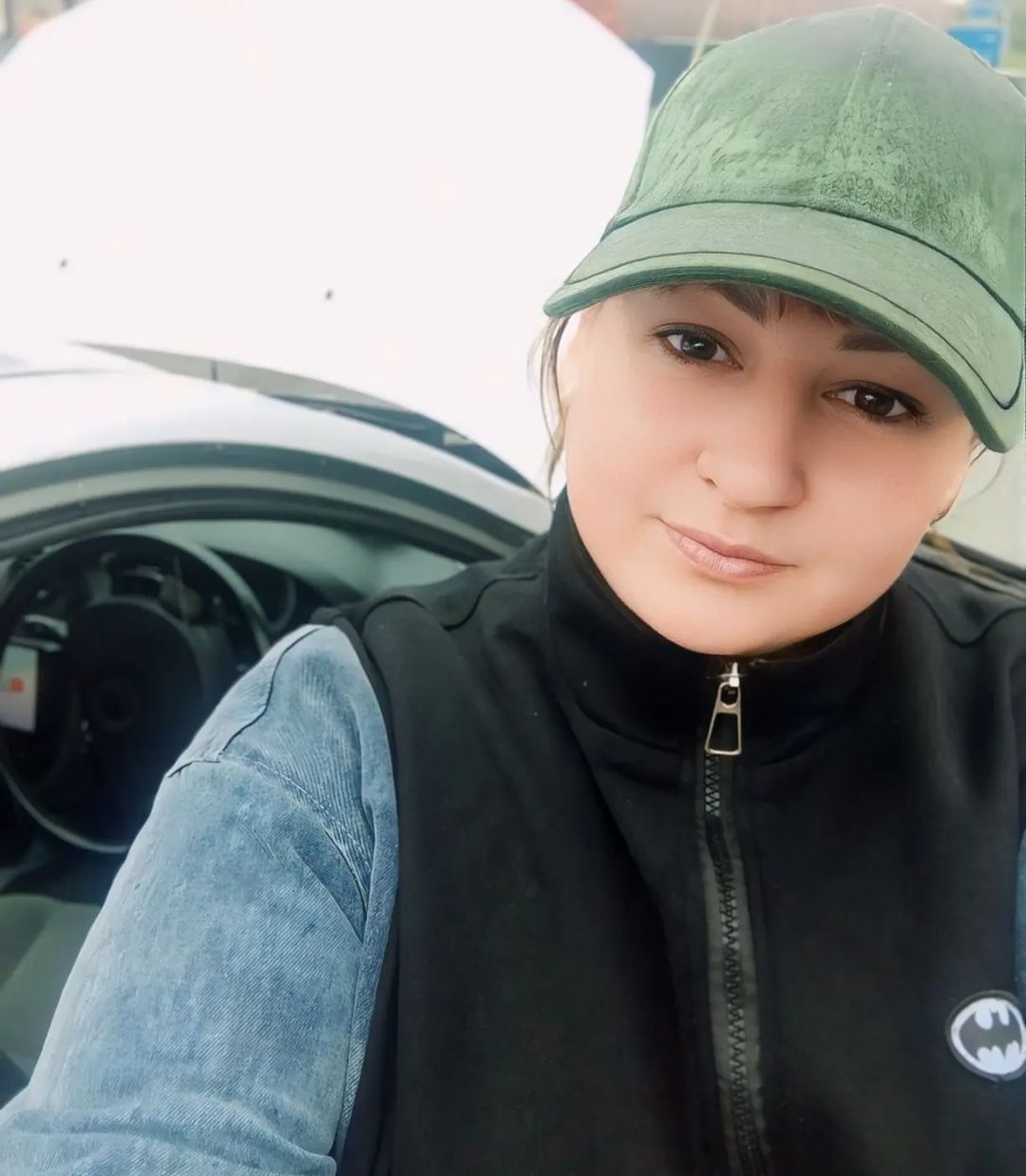 С утра день не задался🥴

✖️Гоним в город на учёбу к сыну, с мыслями как бы не опоздать на экзамен
✖️Зал на треню отбой - нет тренера
✖️Уходовый процедуры - мест нет
✖️В магазин приехали - не работает свет отключен
✖️Приехали вторично и машина встала, обратно на веревке приехали

Вымокла под дождём, намерзлась🥶перебрали машину все что, только можно в поисках причины поломки и ву-а-ля, я снова на колёсах и сын сдал экзамен и учебный год закрыт. 

Хоть что-то приятное к концу дня случилось🤭