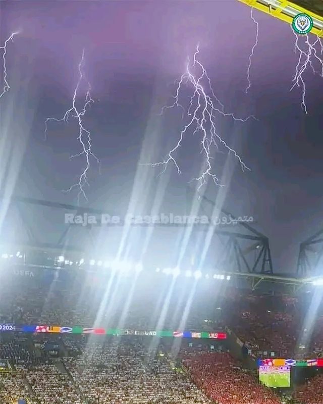 jd_karim_ в LOOKY. . "هُوَ ٱلَّذِى يُرِيك...