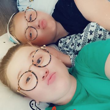 С этими разборками, мыслями и состояниями
Совсем не поделилась🤦‍♀️
5 июля моя прекрасная Девочка праздновала своё День Рождение! 🥳🥳🥳и знаете самое смешное, что только в этом году я поняла как её можно назвать 😂 моя Дайнерис💋💋драконорожденная🤩12 лет этой малышке😍и теперь мне надо не одну косметичку собирать, а уже 2😱
Моей уже маловато на двоих🤣
Рости моя красотка 💋а я сделаю всё чтобы улыбка у тебя всегда жила на лице 😁 ♥️
#любимаядоченька #семья #дети #жизньпрекрасна #выгоняемхандру #family #kids