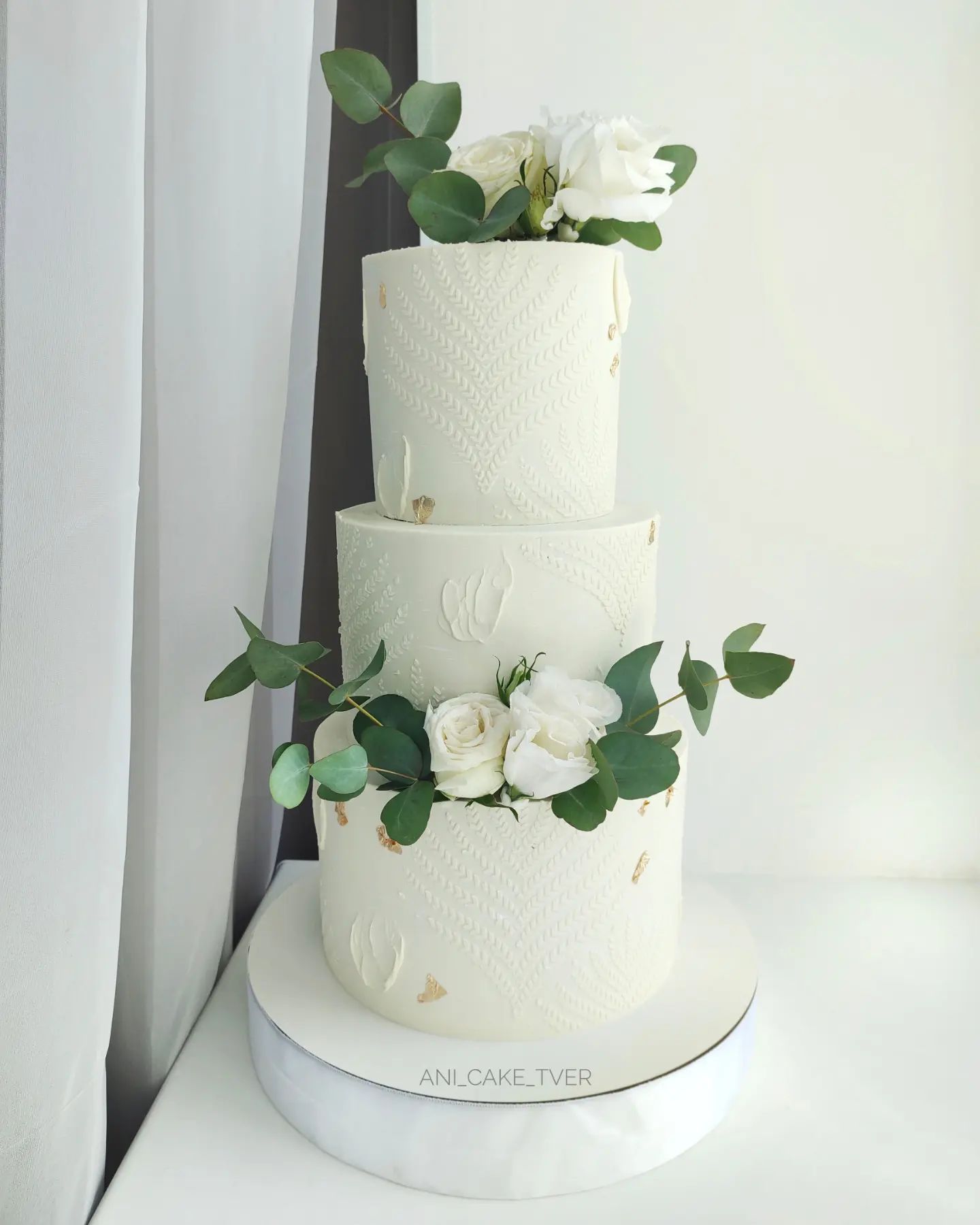 ani_cake_tver в LOOKY — Свадебный торт 
Внутри "мега шоколад"
Вес: 8 кг (40 персон)
