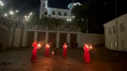 nenya_onna в LOOKY. #славянскийбазар,#славянскийбазар2024,#фаершоу,#fireshow,#огоньвидео,#firedancers,#faunmusic,#танец,#танецсогнем,#танецподдождем. Наконец номер "Верес...