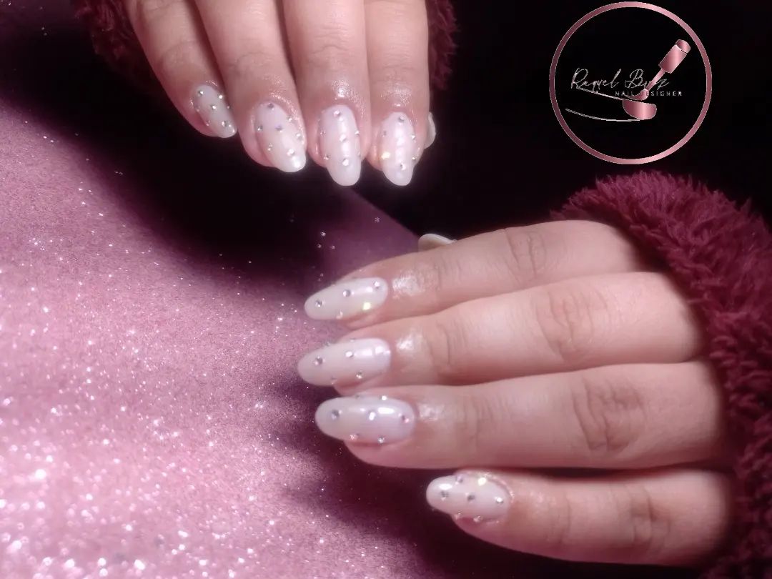 raquelbrazdesignerdeunhas in LOOKY. . Manutenção bem gring...