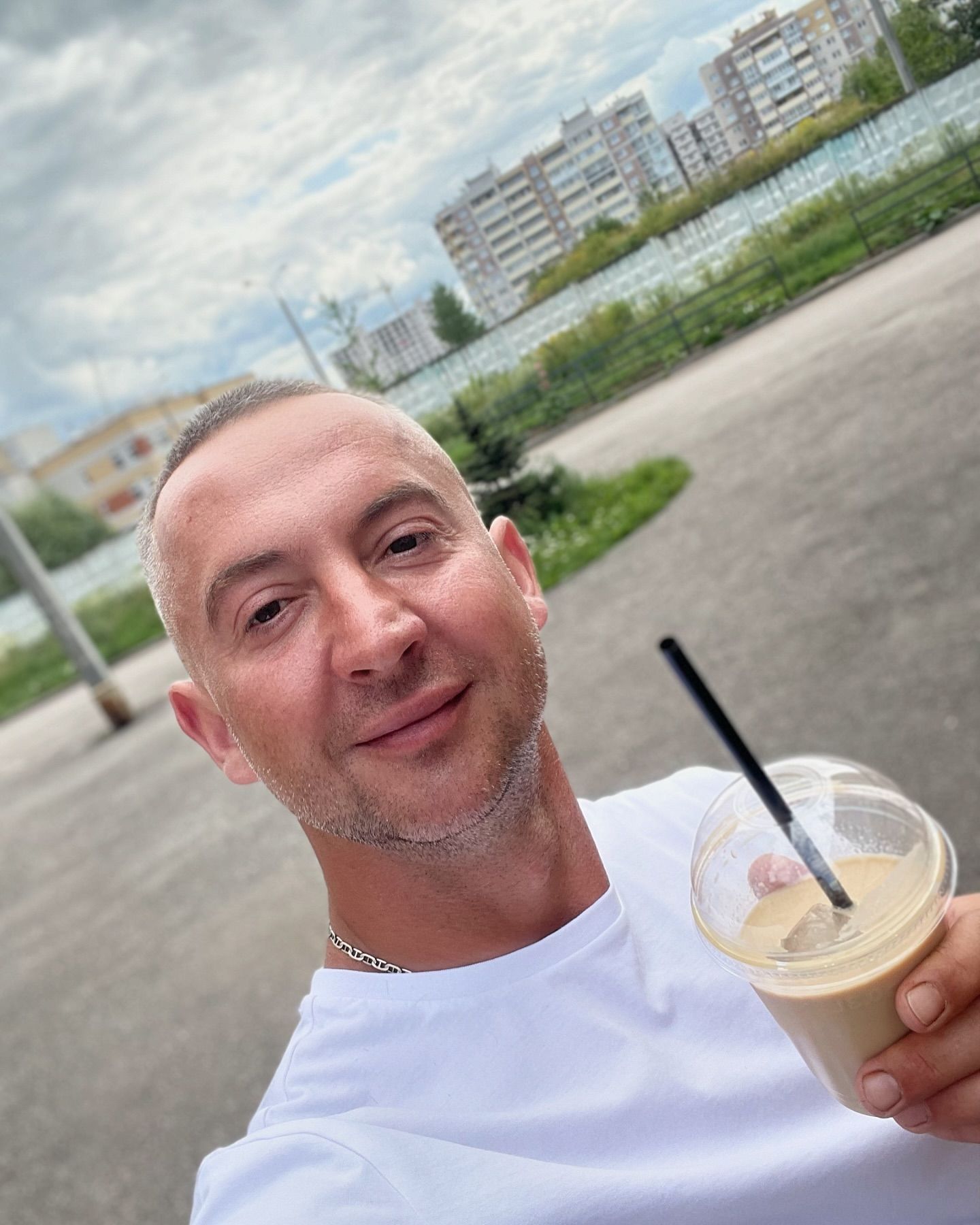 Прическа от @maximnotdead 
Кофе от Двух пекарей😂
