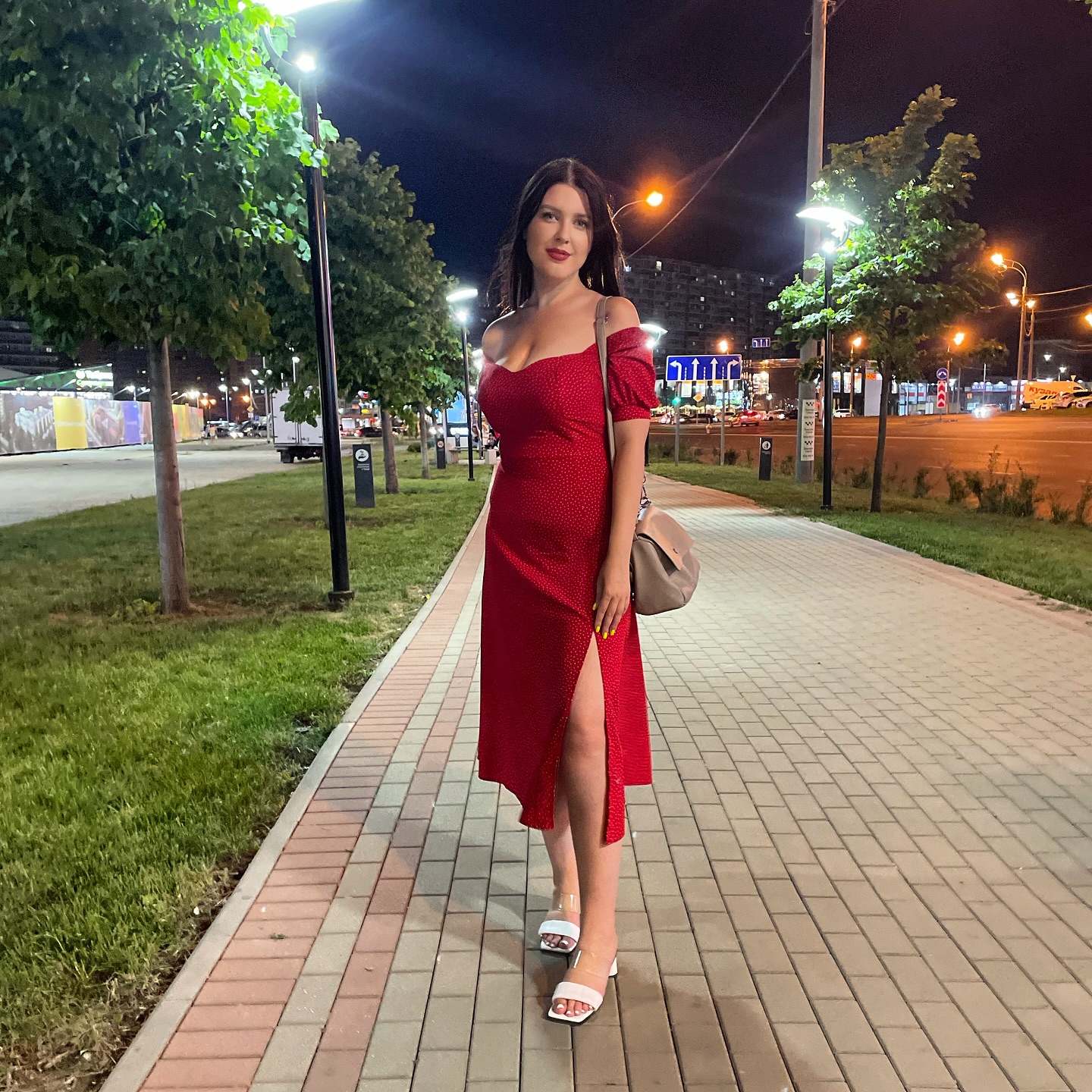 miss.darisha в LOOKY. . Дама в красном ☺️