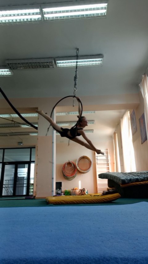 mir.acrobat в LOOKY. #цирковоеискусство,#воздушнаяакробатика,#воздушнаягимнастика,#акробатика,#гимнастика,#гибкость,#тренировка,#спорт. Колечко 💗 Как думае...