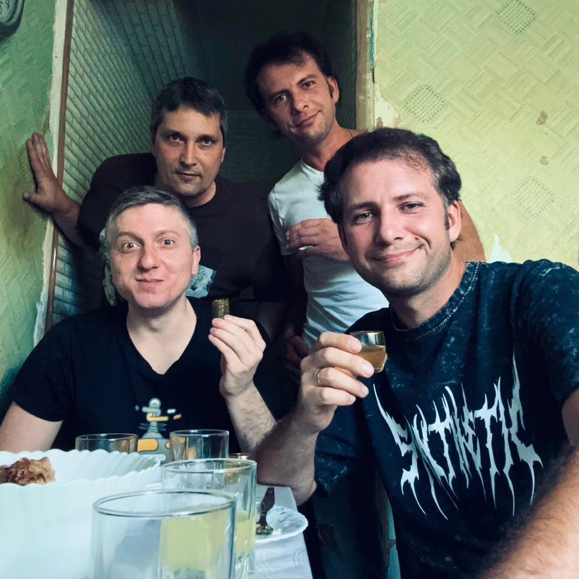 eihelstraat_official_band в LOOKY — Знаете кто мы?
Вот и хорошо!)