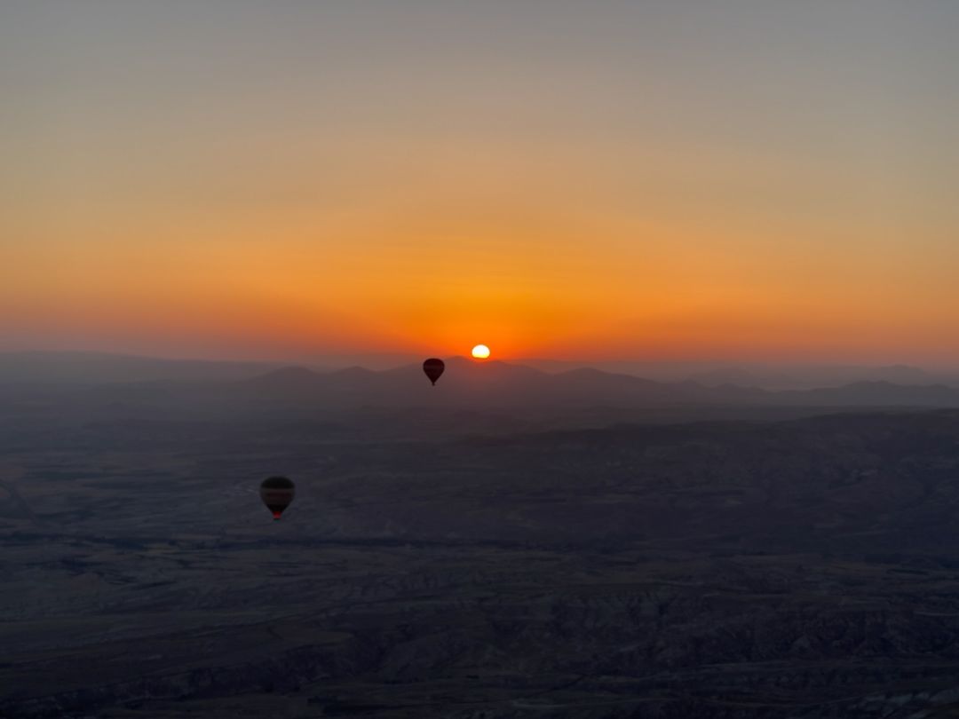 sibirskiy.yaroslav в LOOKY. #каппадокия,#турция,#шары,#воздушныешары,#рассвет,#cappadocia,#turkey,#balloons,#balloons,#dawn. Каппадокия, Турция.
...