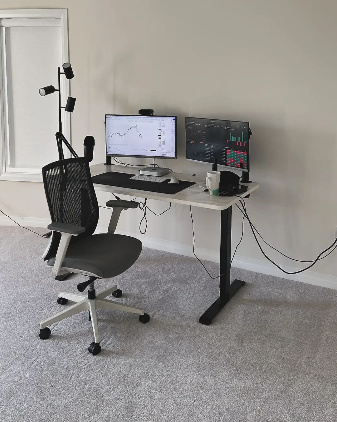 CRYPTO CASEY в LOOKY. . Workstation
