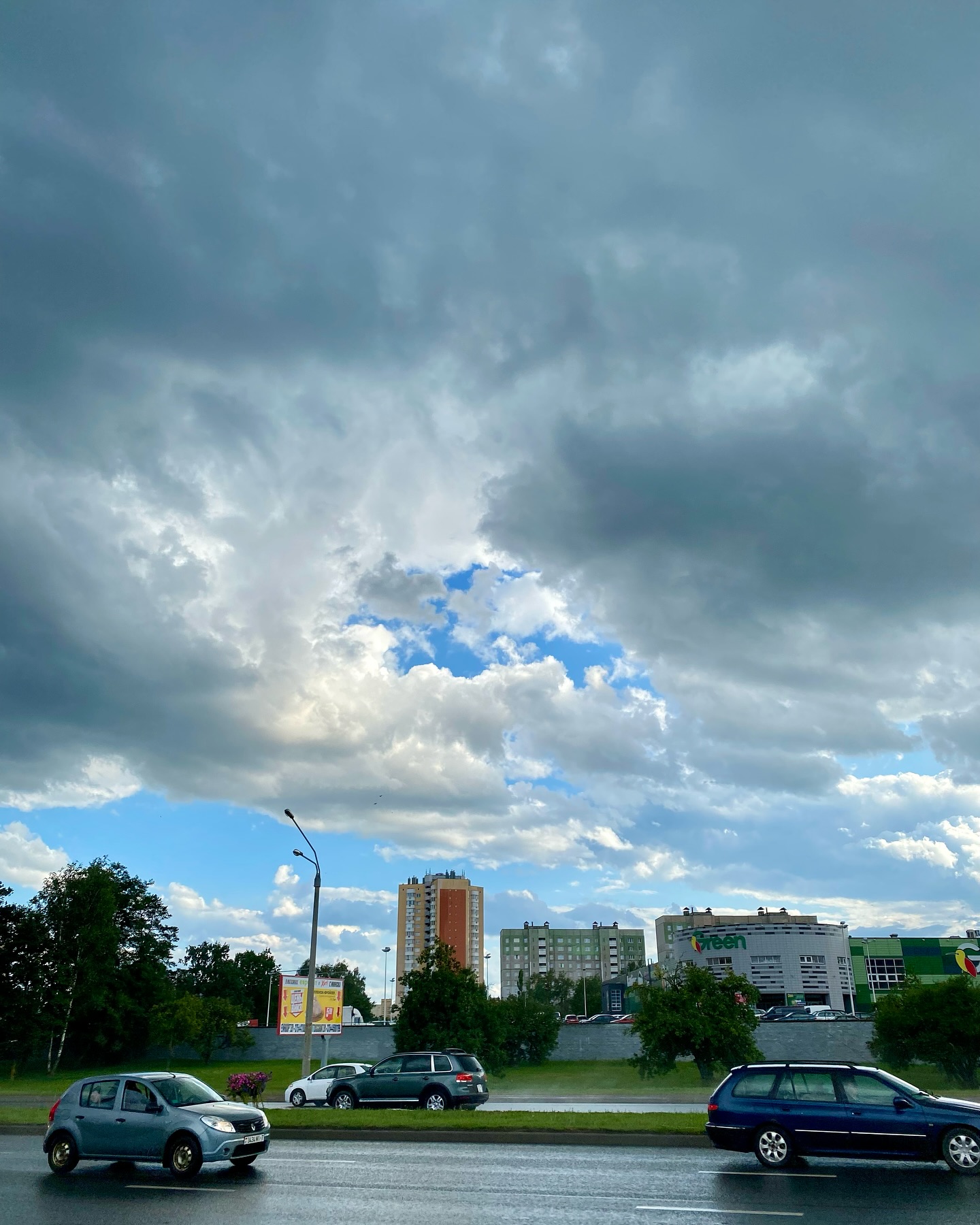 vladimir_krylovich в LOOKY. #минск,#партизанскийпроспект,#природа,#погода,#последождя,#облака,#облачность. #минск #партизанский...