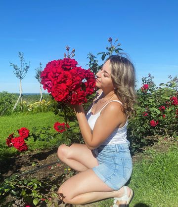 irina.osinina в LOOKY — Какие они ароматные 🥰 #Розы#петергоф⛲️