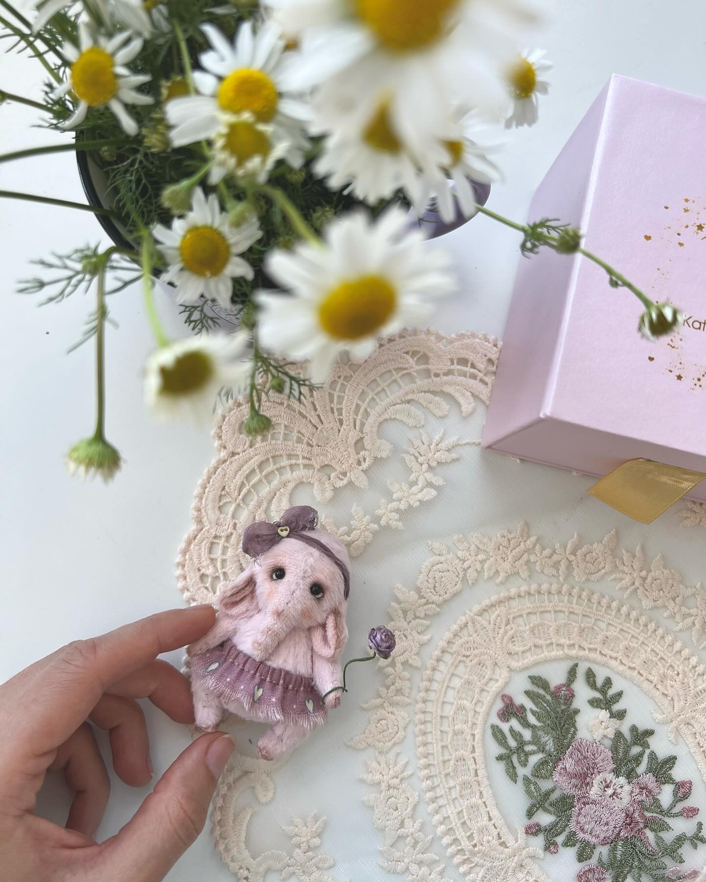 teddy_shka в LOOKY. #тедди#ручнаяработа#теддислон#розовыйслон#teddy#teddyelephant,#коллекционнаяигрушка,#вналичии#интерьерныекуклы,#игрушка#подарокдлядевочки,#москва. Коллекция «Розовые м...