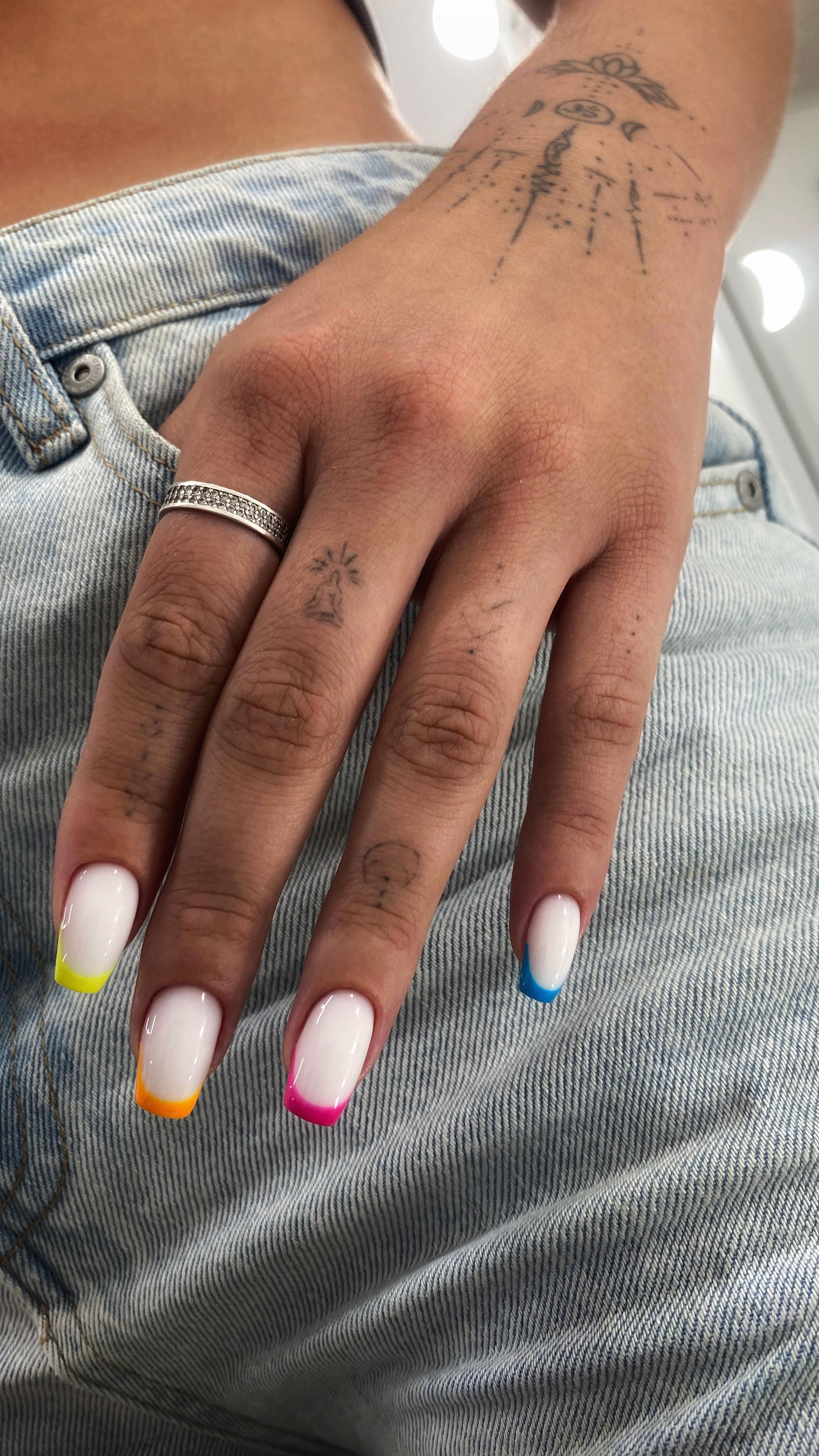 liana_studio_nail в LOOKY. #френчцветной,#наращиваниеногтей,#френчманикюр,#френч,#френчбелый,#френчик,#френчдизайн,#французскийманикюр,#классическийфренч,#френч,#френчманикюр,#френчбелый,#френчик,#френчнаногтях,#френчдизайн,#френчногти,#маникюрфренч,#французскийманикюр,#камуфляжнаногтях,#камуфлирующаябаза,#камуфляж,#всемфренч,#френчгельлаком,#френчклассика,#френчкистью,#маникюрныймастер. В дизайне ногтей гра...