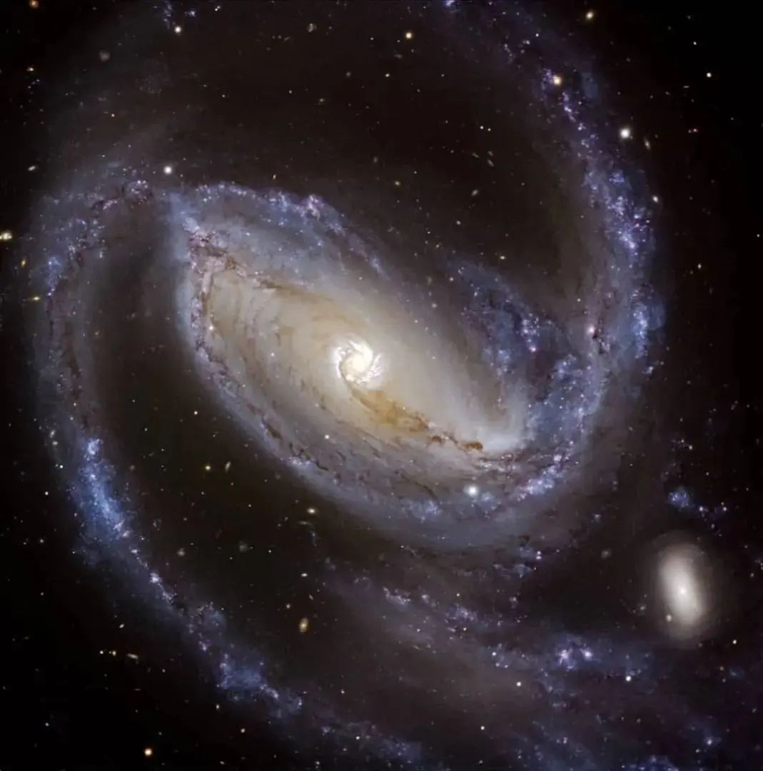 astrolesson в LOOKY. . NGC 1097 - спиральна...